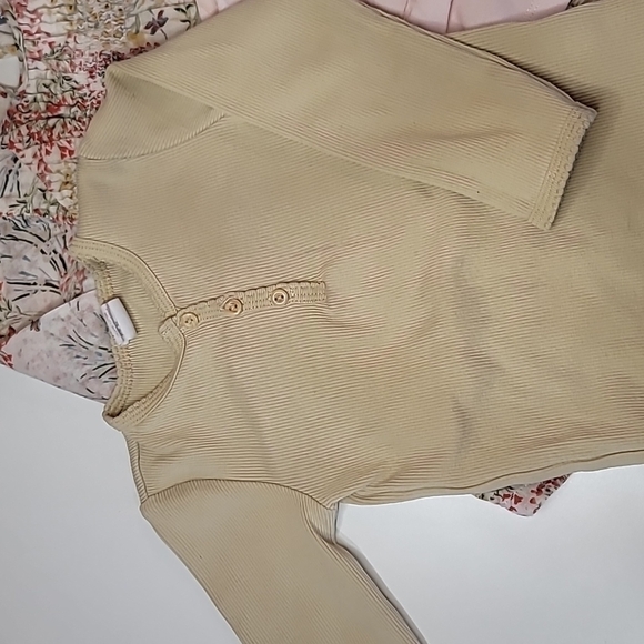 5/$30 H&M Henley Organic Cotton + OLD NAVY Floral Garden Top Tunic + Bunny Cardi - Picture 3 of 5